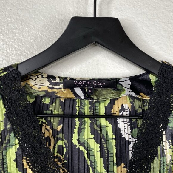 Violet and Claire Top Women's Green Sz S Pleats Crochet Babydoll Fairy Y2K - Picture 3 of 12